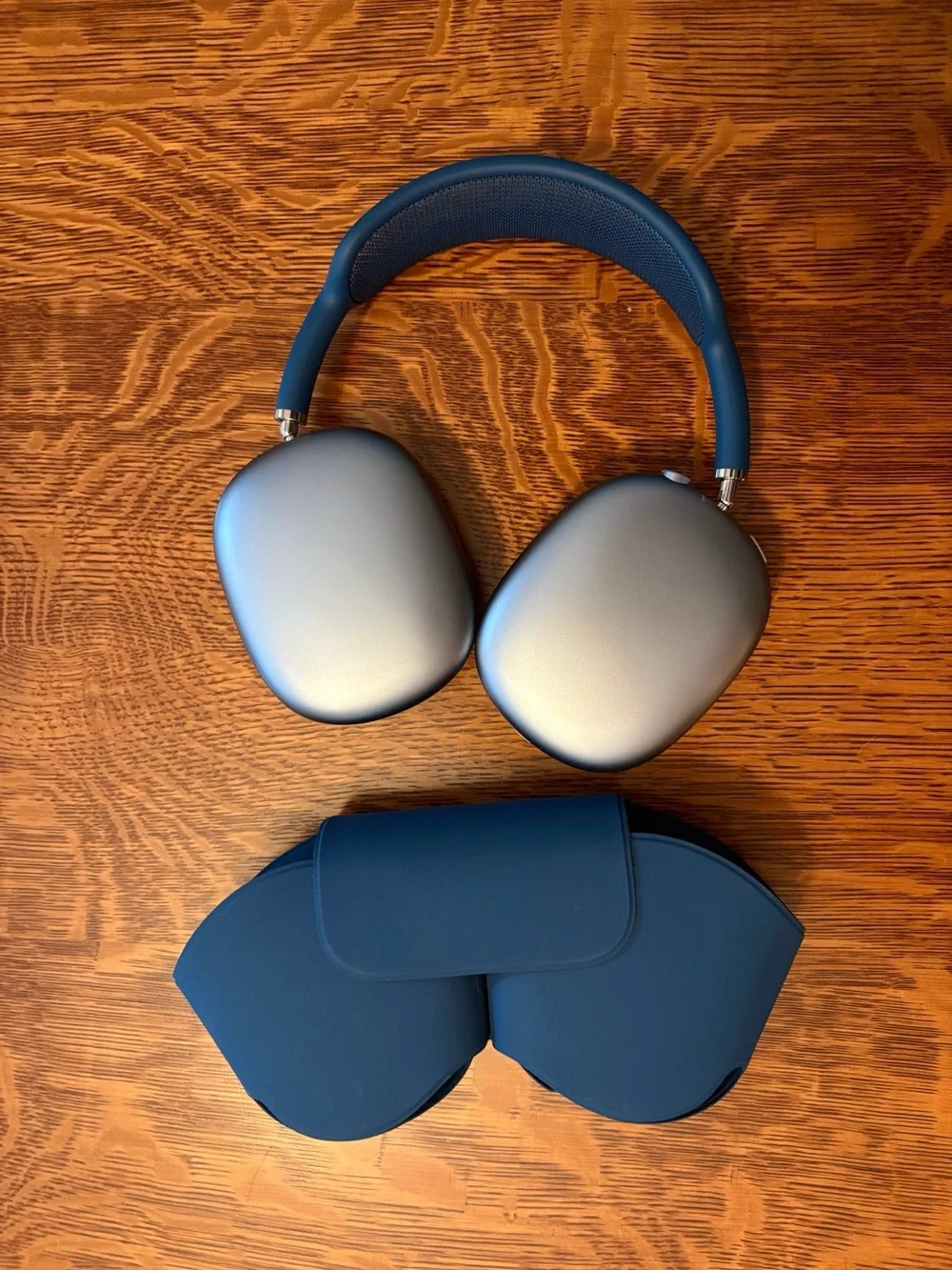 Apple AirPods Max Silver Earcups with Blue Headband and Case (1st Gen)